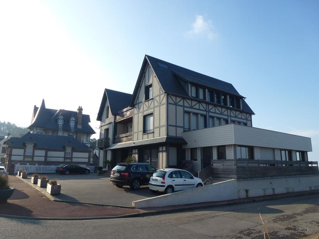 푸빌-쉬르-메르 Le Normandy 아파트 객실 사진